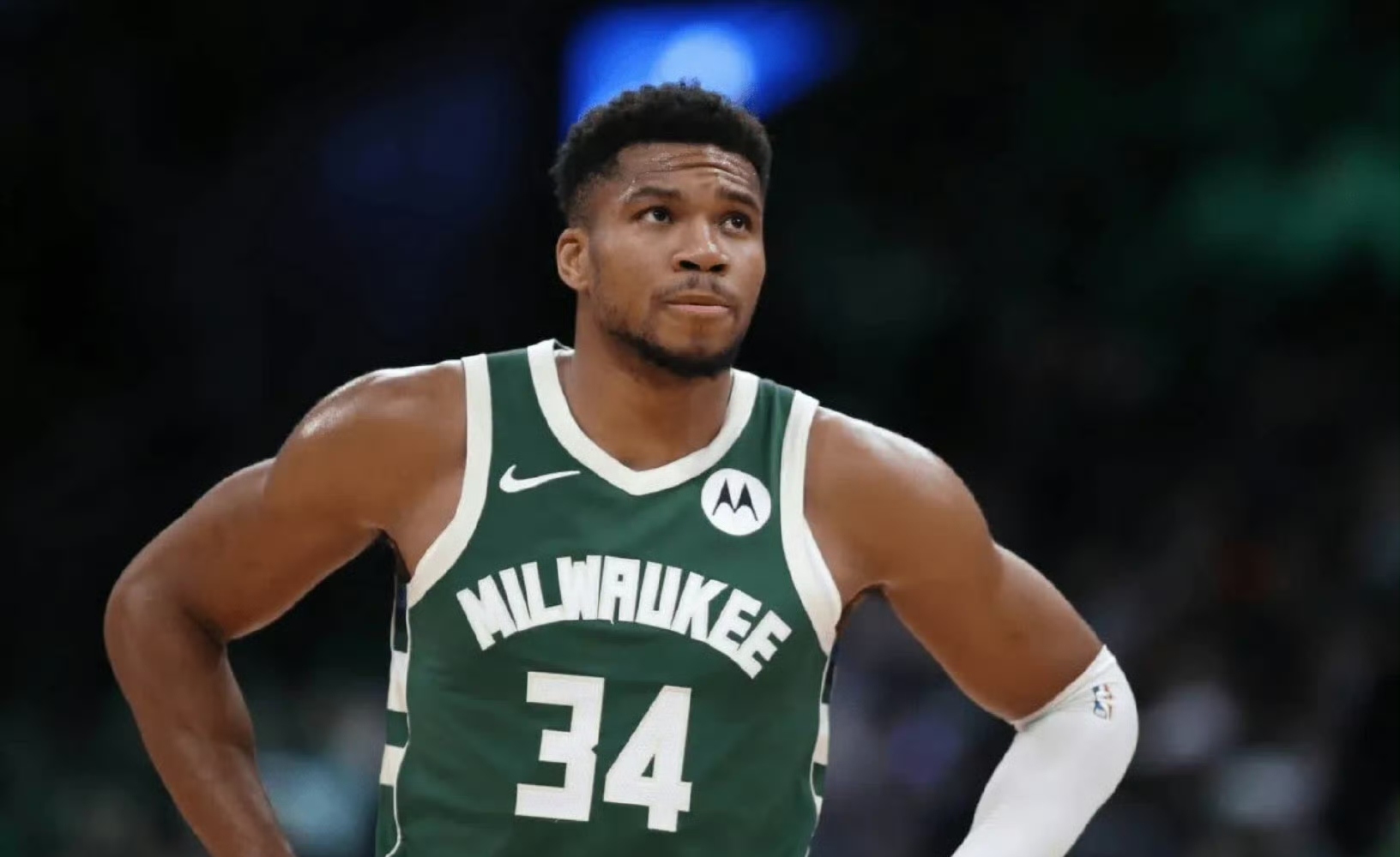 鹈鹕鏖战爵士，字母哥惊艳世界