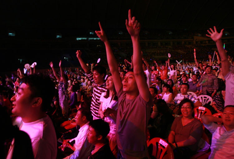 HKA鏖战HLE，Caps完成史诗逆转焦点之战半决赛，让粉丝疯狂欢呼的简单介绍