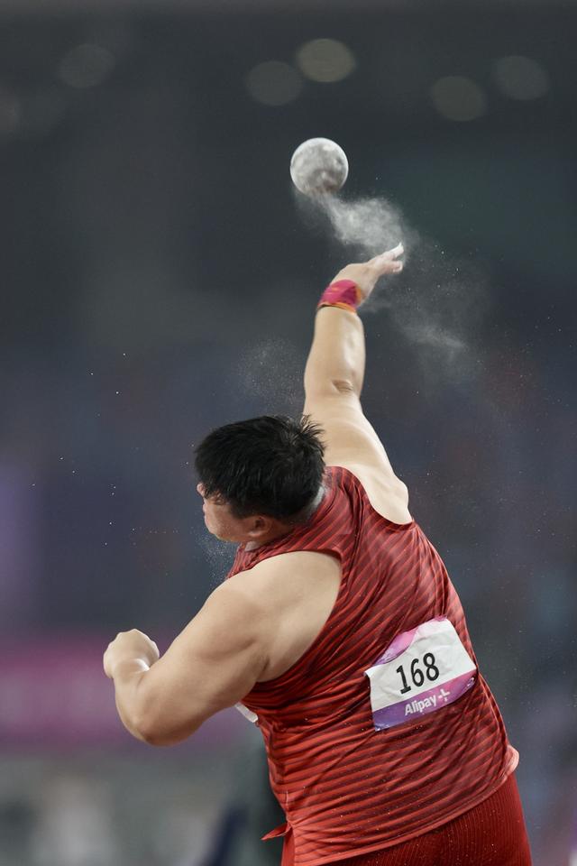 关于田径男子铅球：新西兰选手力压群雄夺冠的信息