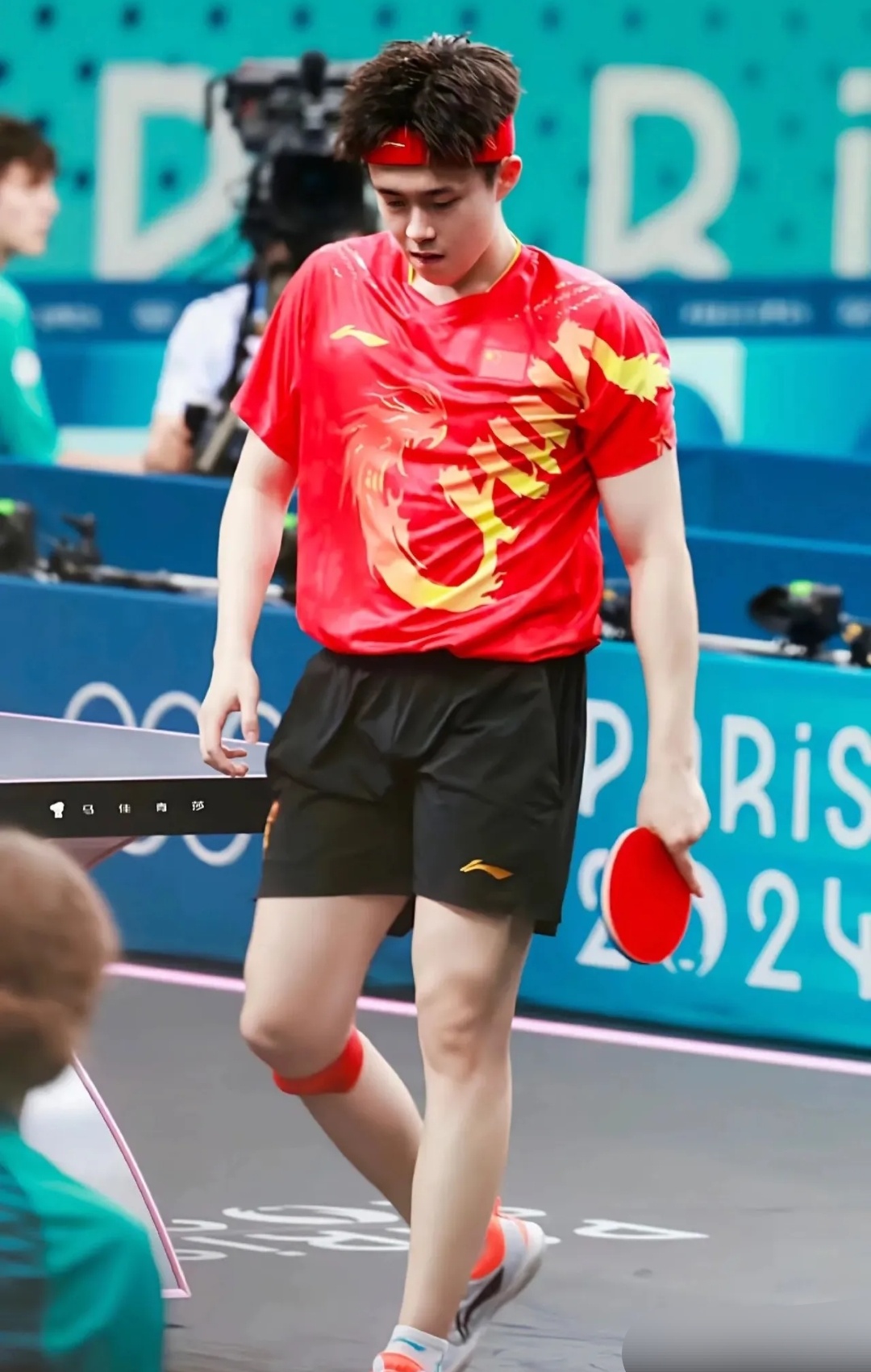 选手在赛场上全情投入，力争一流