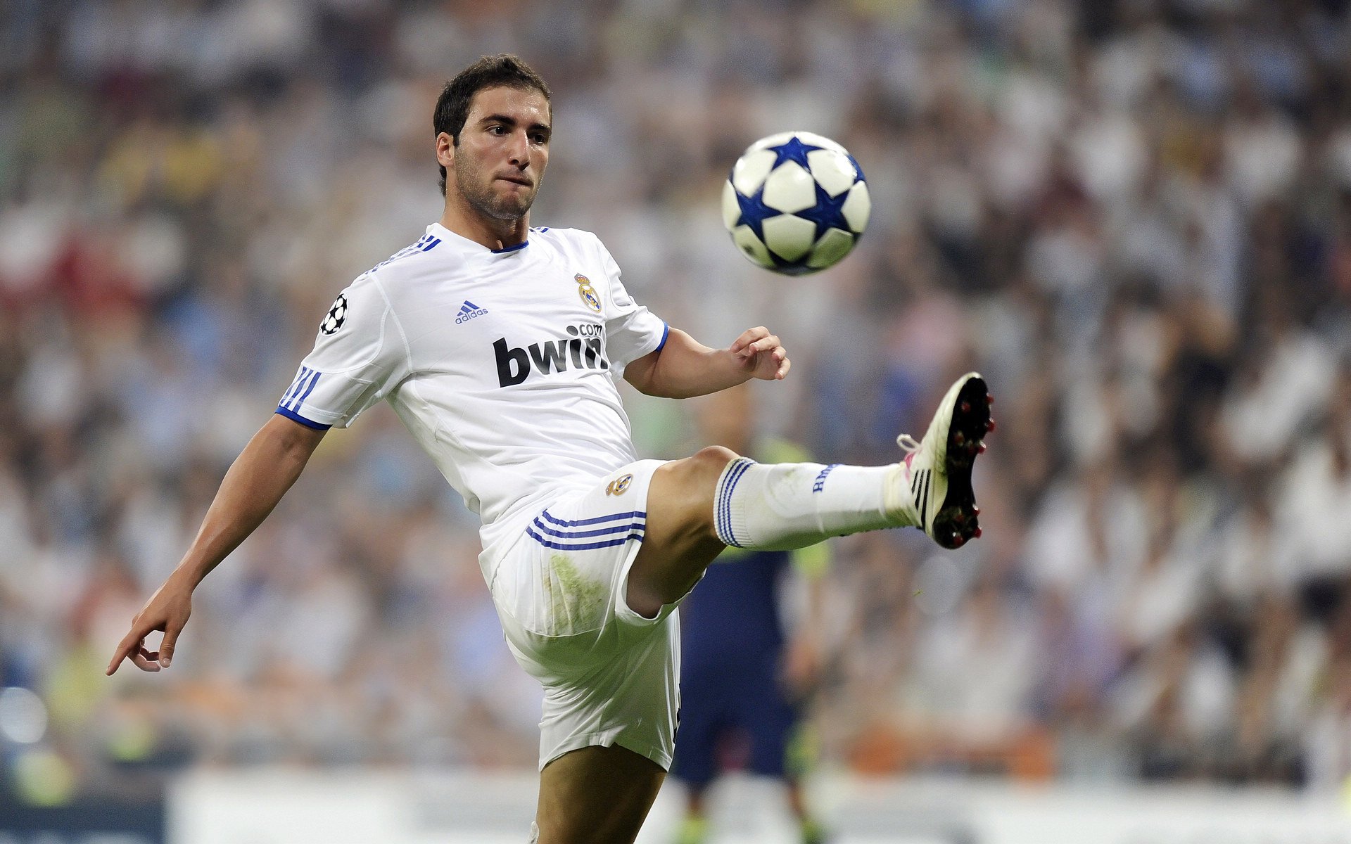 欧冠淘汰赛之夜，巴尔韦德以压制级表现定义中场艺术